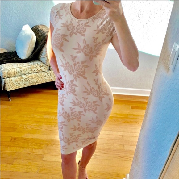 bebe Dresses & Skirts - Bebe cream floral bodycon dress